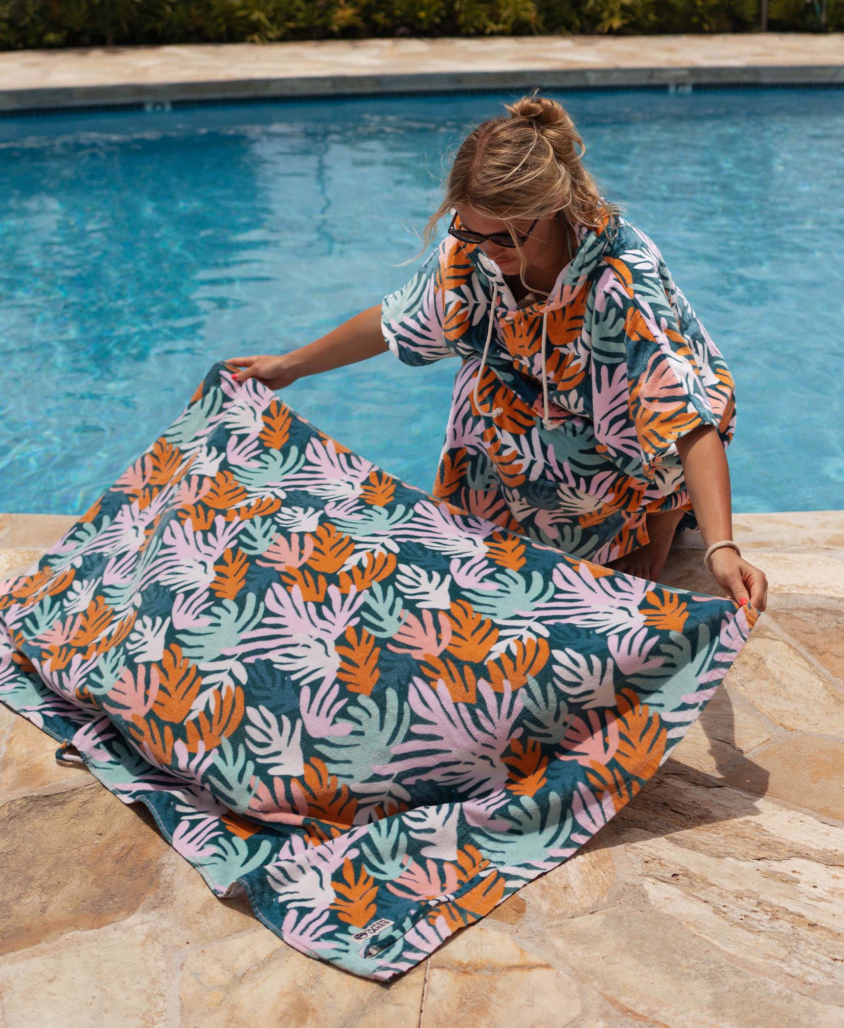 Coral Adventure Towel – Outer Lakes